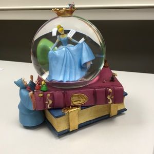 CINDERELLA SNOW GLOBE